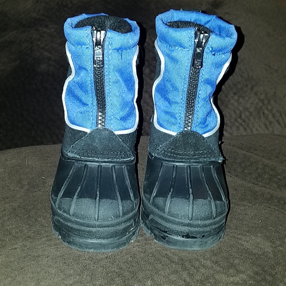 Size 7 toddler boots.
